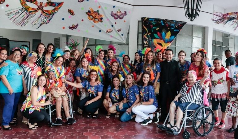Abrigos de idosos da Santa Casa entram em clima de Carnaval