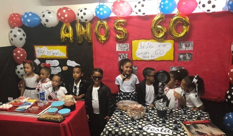 Alunos do Colégio Santa Luísa de Marillac fazem viagem no tempo em feira cultural