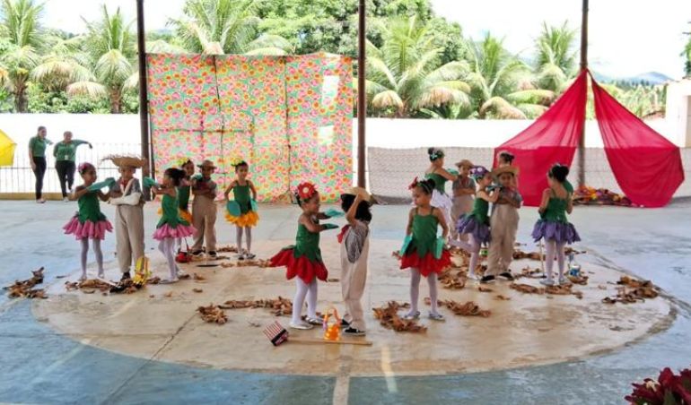 Celebrando a chegada da primavera no Educandário São Joaquim