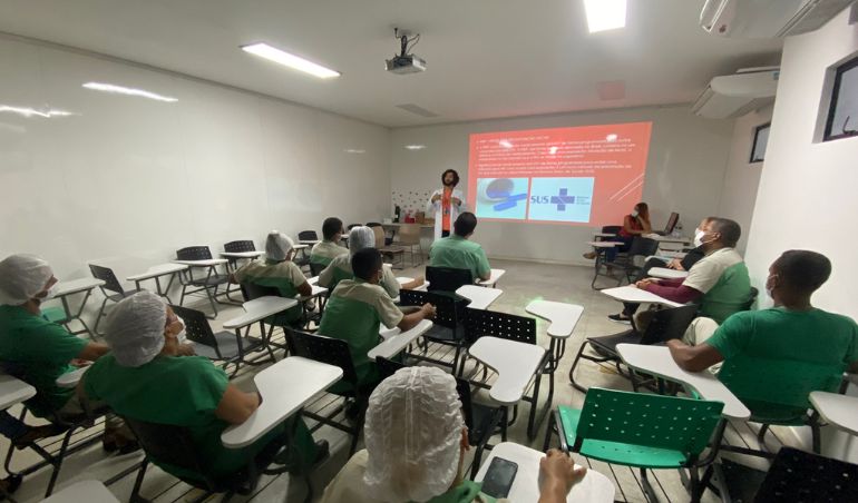 Dezembro Vermelho leva conscientização para colaboradores do HSA