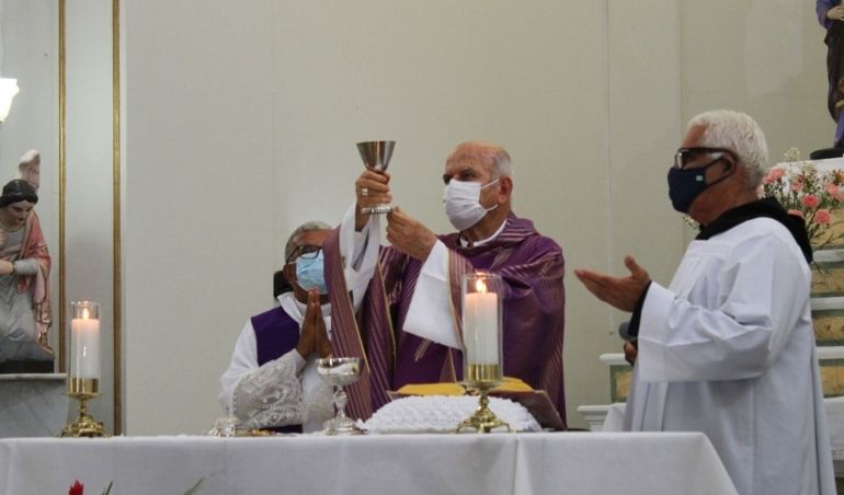 Dom Fernando Saburido celebra Missa em Preparação para o Natal na Santa Casa Recife
