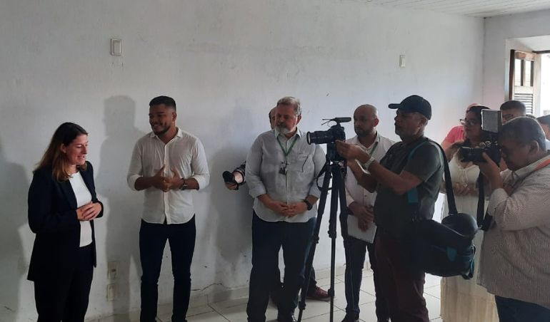 Embaixadora britânica visita imóvel da Santa Casa Recife que vai abrigar o Hub Periférico