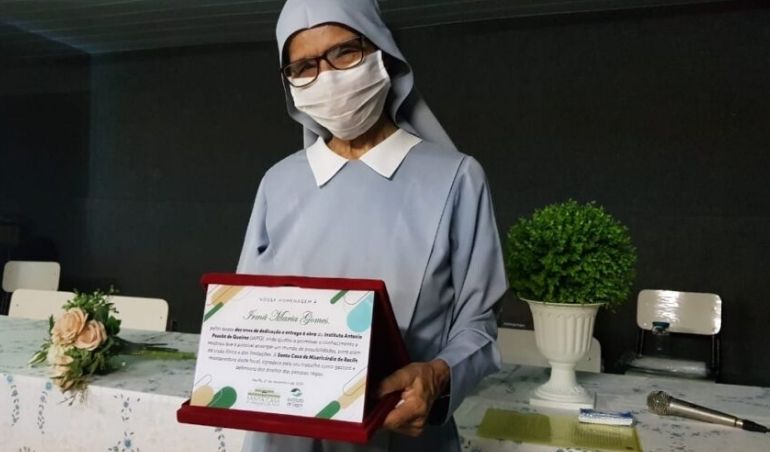 Emoção marca o encerramento de dez anos de gestão da Irmã Maria, no IAPQ