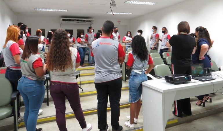 Encontro com Jovens Aprendizes foca no crescimento e desenvolvimento profissional