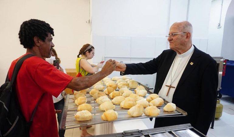 Prédio cedido pela Santa Casa se transforma em centro de acolhimento 
