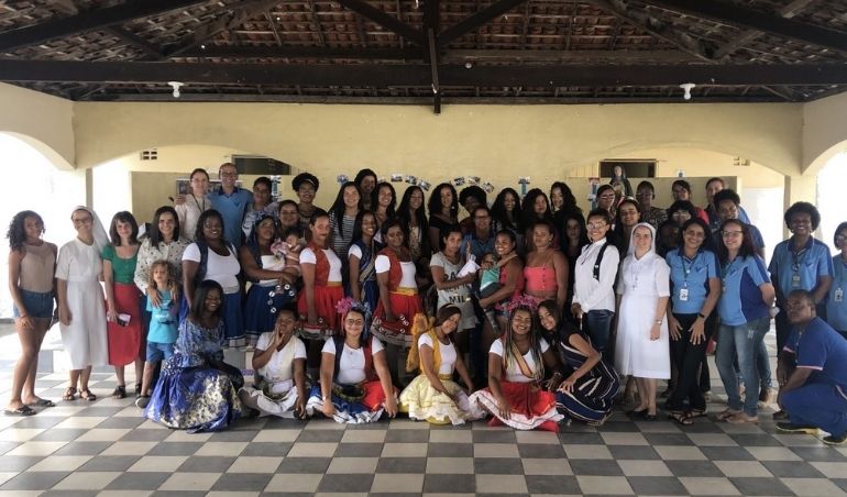 Educandário Santa Tereza reúne ex-alunas em encontro emocionante